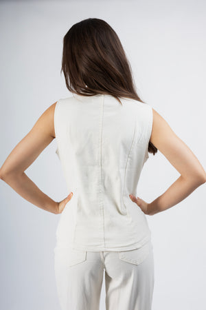 chaleco de vestir beige mujer vista trasera con corte limpio