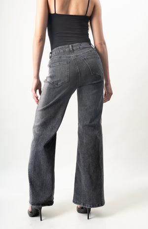 pantalon acampanado gris vista trasera con bolsillos y corte amplio