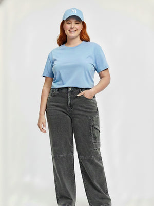 Pantalón cargo recto plus gris de tiro alto vista frontal