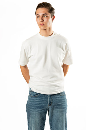 Pantalon de hombre azul combinado con camiseta blanca, vista frontal