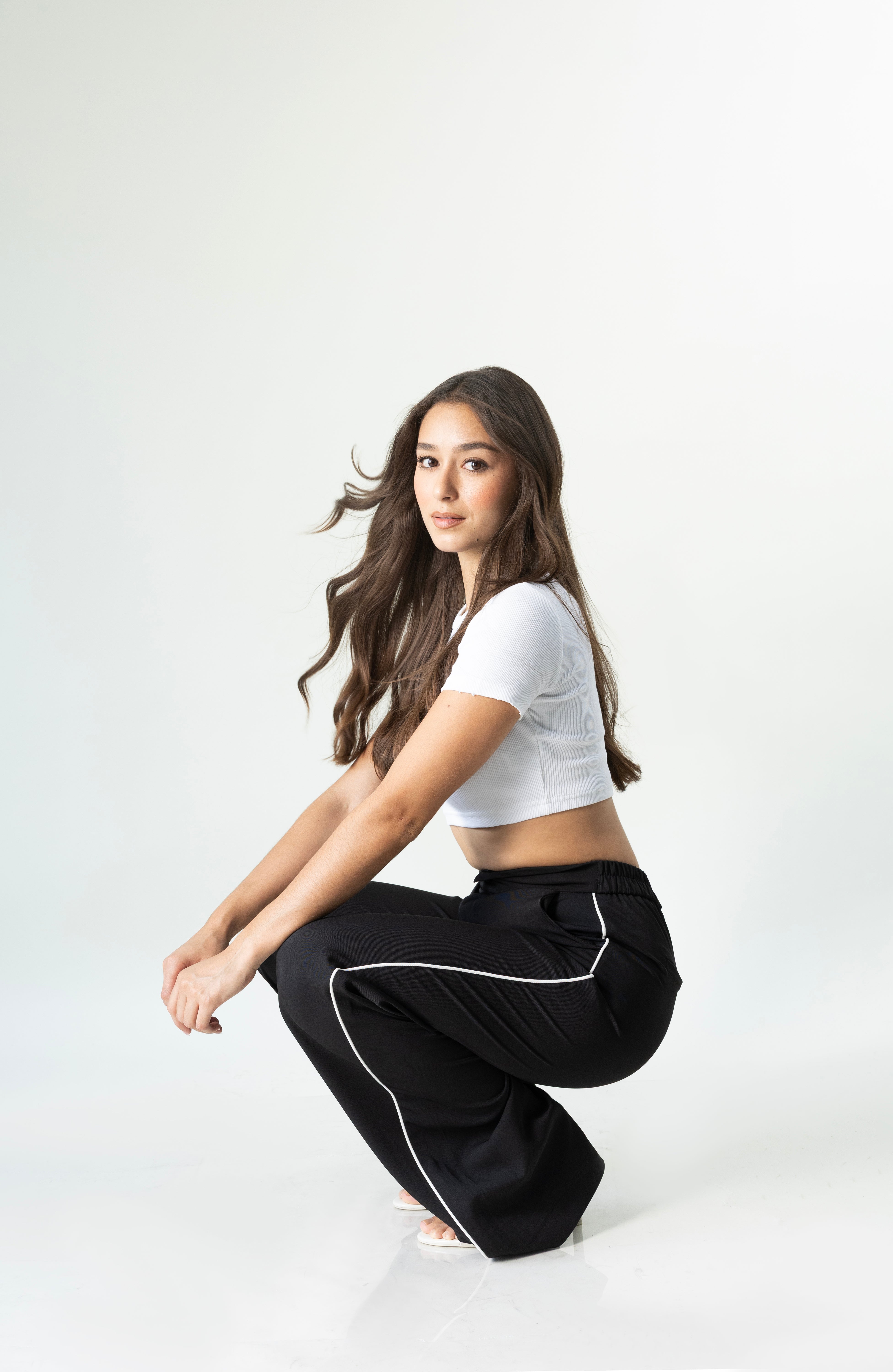 Pantalon de vestir negro para mujer con detalle lateral blanco