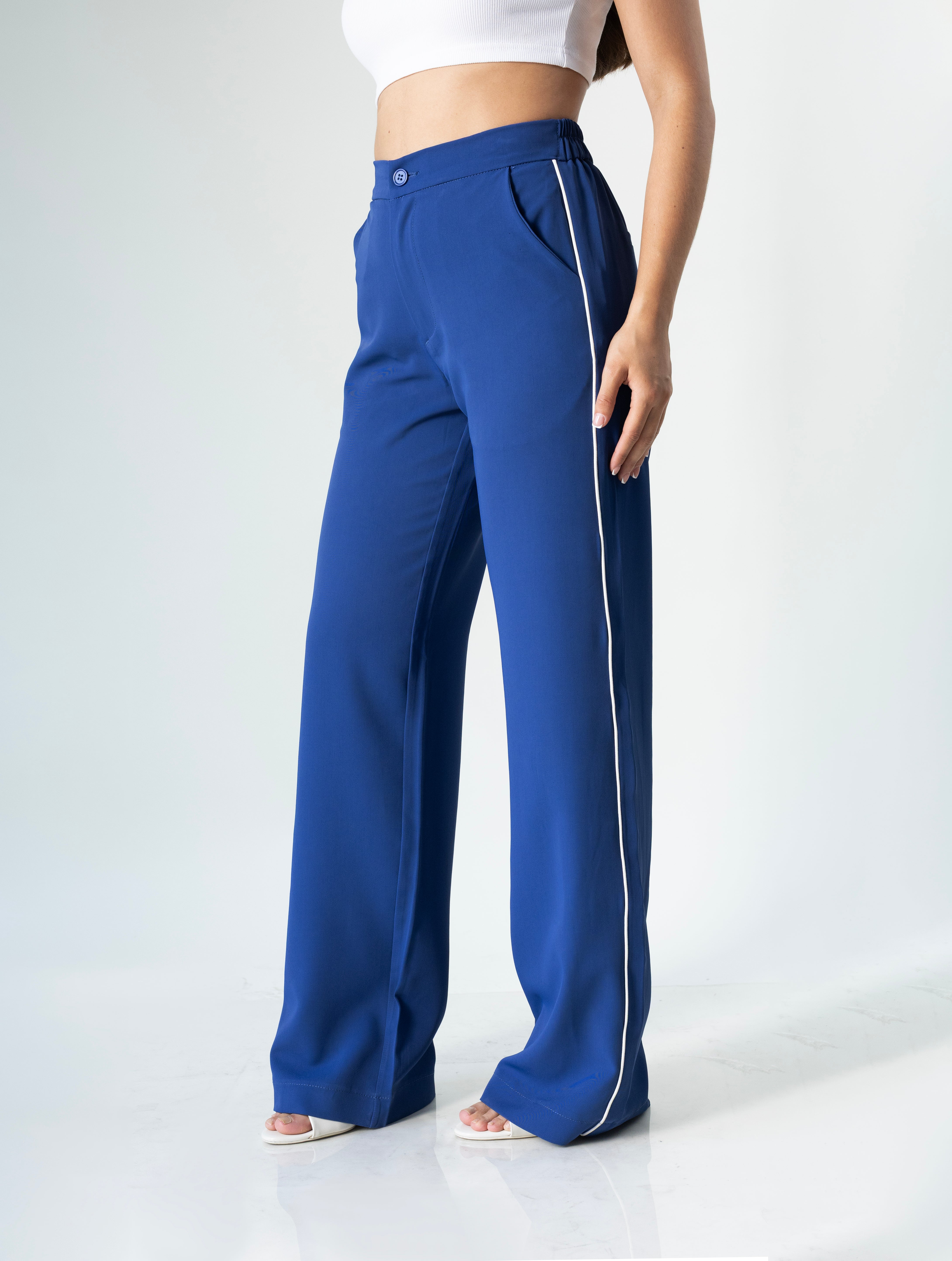 Detalle de pantalon de vestir navy para mujer