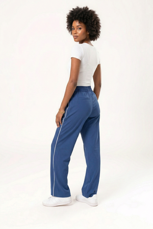 pantalon de vestir navy de mujer corte amplio vista trasera con pretina elastica y linea lateral