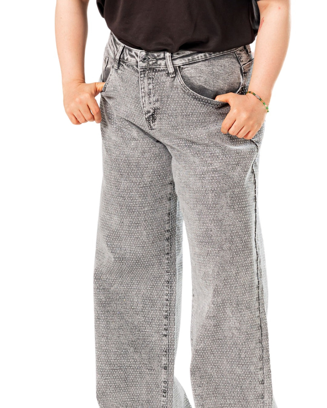 Pantalón recto plus gris con brillos detalle frontal de tela y cintura