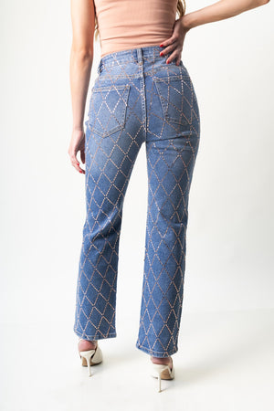Pantalon straight de mezclilla blue con pedrería rosegold en diseño de rombos.
