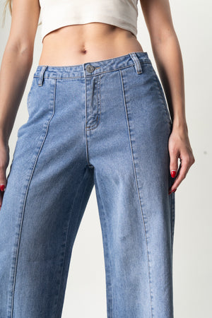 Pantalon wide leg azul claro tiro alto para mujer Doux Denim detalle frontal.