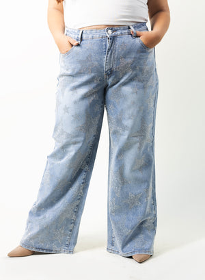 Pantalon wide leg curvy azul claro con aplicación de estrellas brillantes, vista frontal.