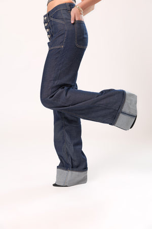 Vista lateral de pantalon wide leg dark blue con dobladillo ancho y fit relajado