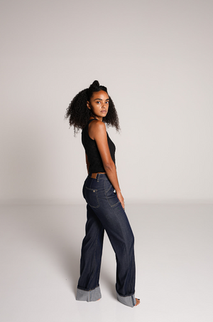 Vista trasera de pantalon wide leg dark blue para mujer