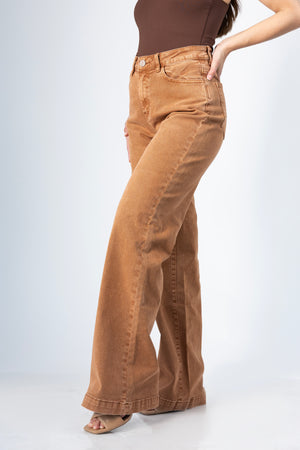 pantalon wide leg camel mujer vista lateral mostrando corte amplio