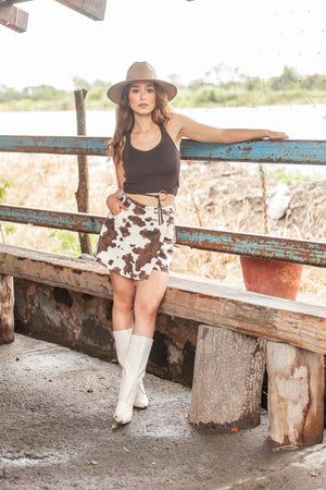 Short falda para mujer con estampado cow print y estilo western moderno