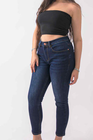 Skinny jeans azul oscuro para mujer con silueta ajustada y tiro alto