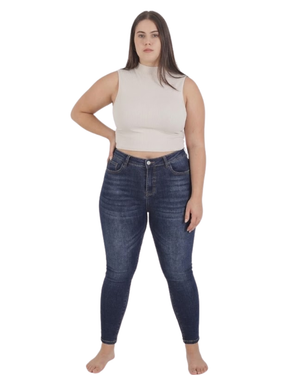 skinny jeans curvy azul oscuro tiro medio vista frontal ajuste entallado