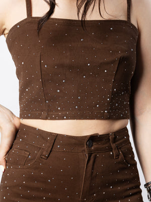 detalle de top para mujer cafe con brillos en tela y estructura frontal