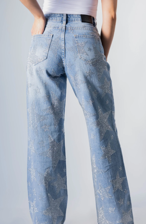 lo más trendy jeans mujer denim claro con estrellas brillantes vista trasera