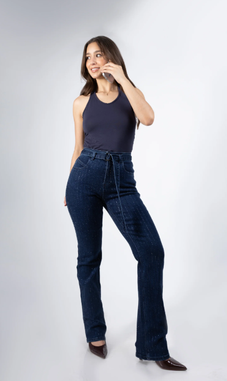todos los modelos jeans mujer denim oscuro tiro alto silueta recta look completo