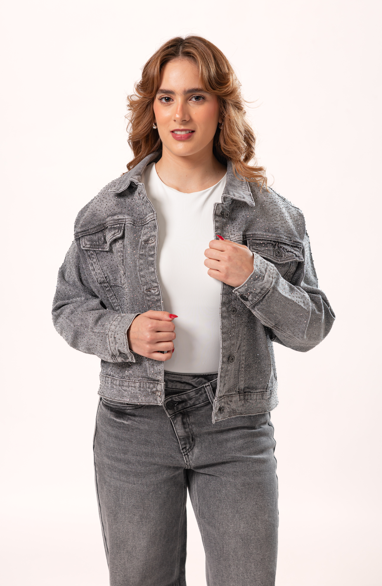Chamarra de mezclilla gris para mujer con acabado brillante