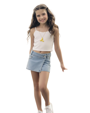 Falda de mezclilla light blue para niña tipo short falda con diseño cruzado vista frontal