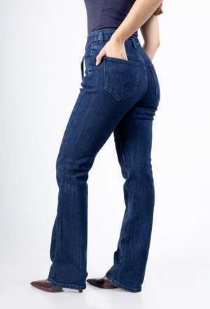 Vista lateral trasera de pantalon acampanado azul con brillos