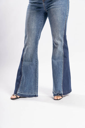 Pantalon acampanado para mujer con panel lateral oscuro y acabado flare