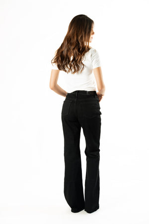 Pantalon acampanado mujer negro vista trasera completa con corte flare