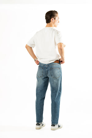 Pantalon de hombre azul corte loose vista trasera completa