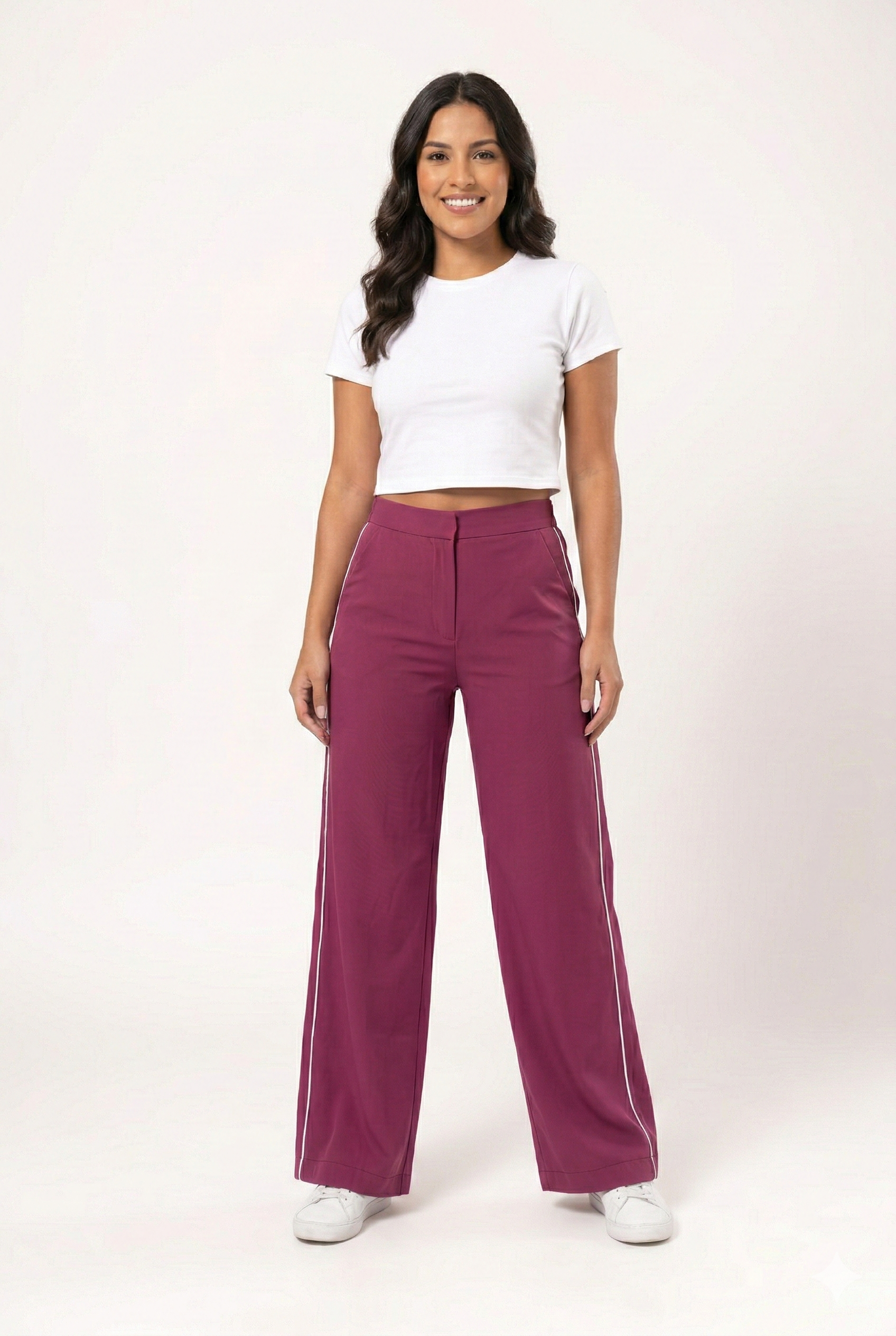 pantalon de vestir burgundy de mujer corte amplio vista frontal tiro alto con linea lateral