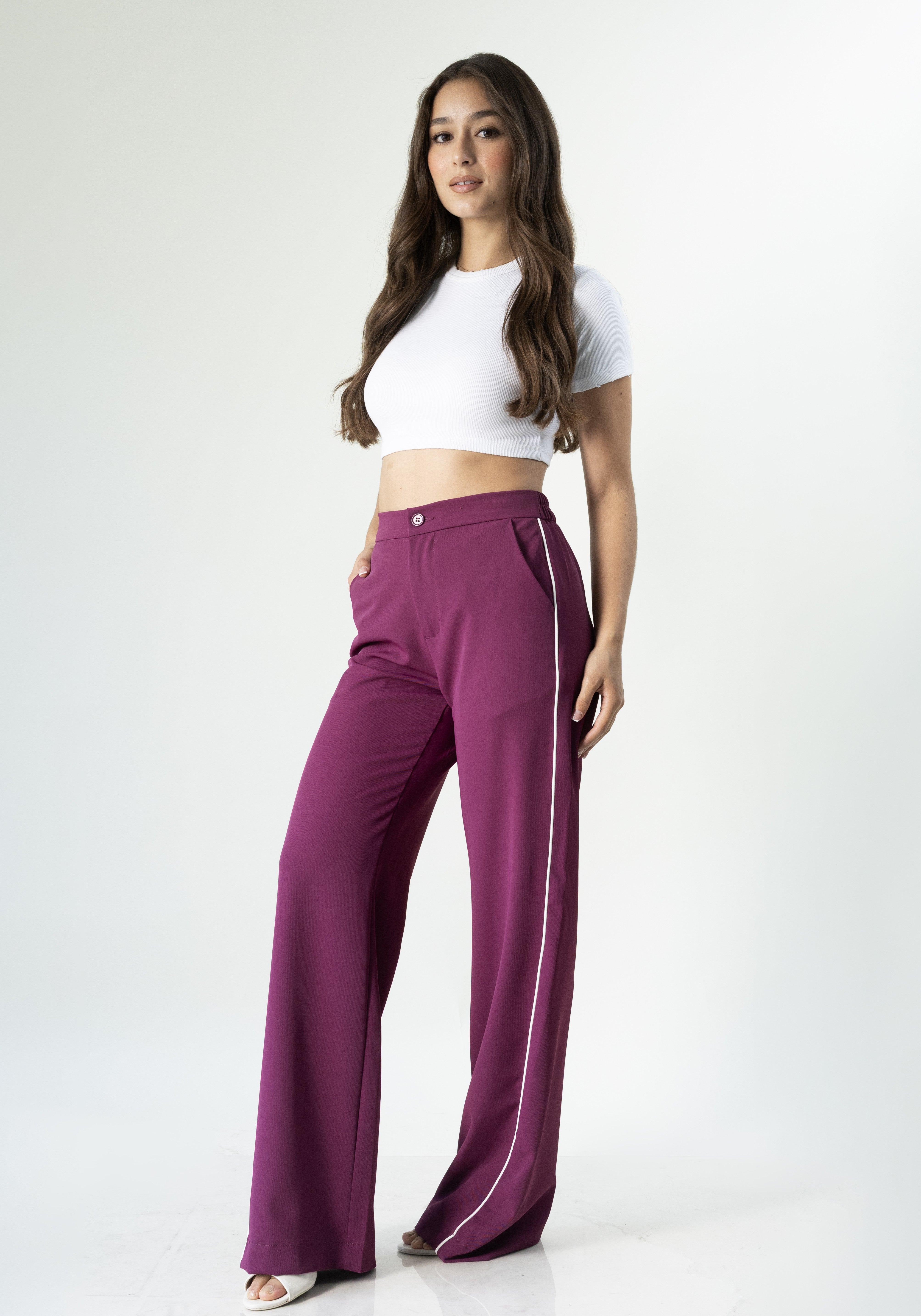 Pantalon de vestir burgundy para mujer vista frontal
