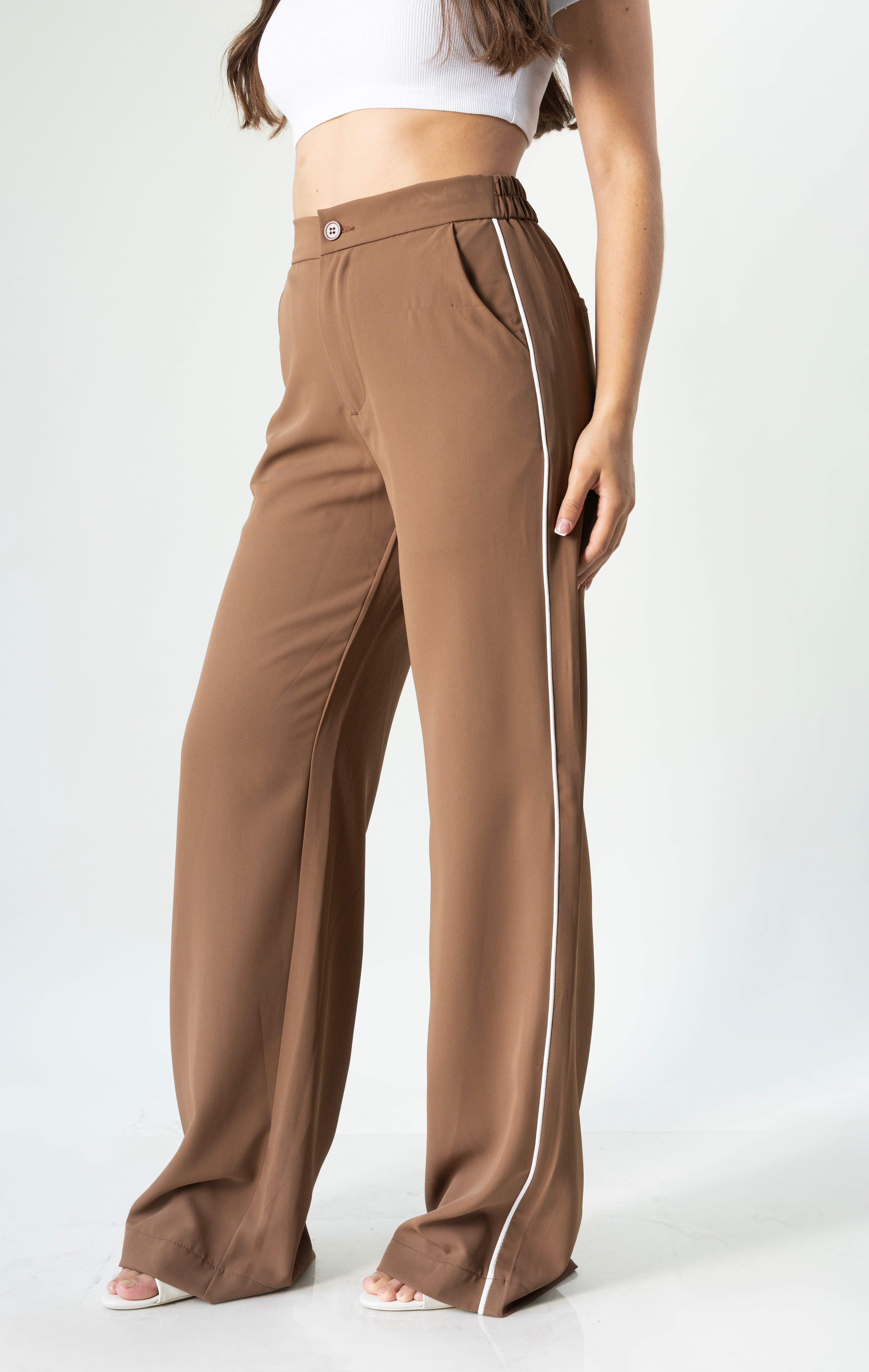 Pantalon de vestir mocha para mujer con detalle lateral blanco