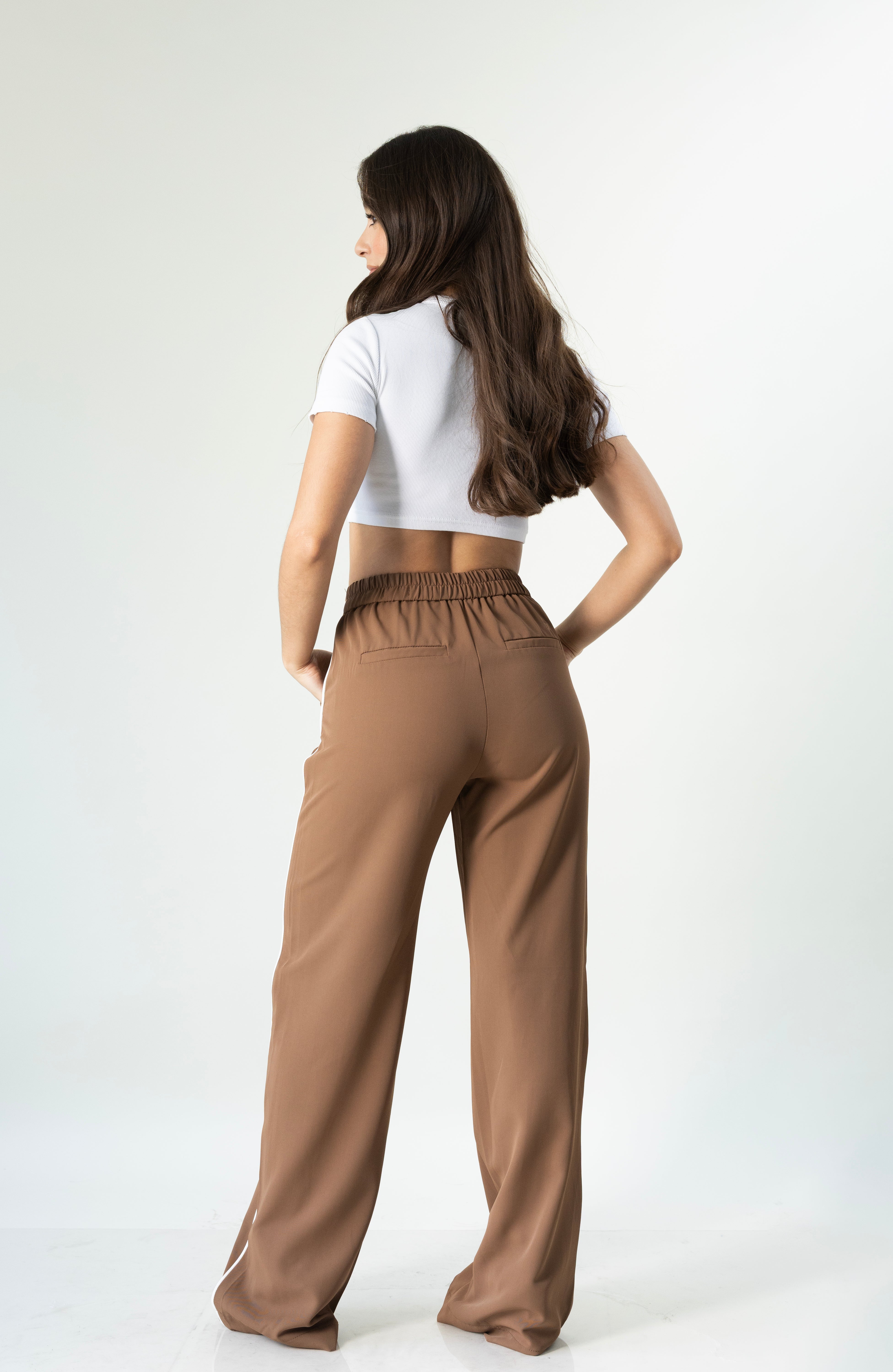 Pantalon de vestir mocha para mujer vista trasera