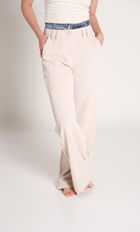 Pantalon de vestir ivory de pierna amplia para mujer, vista frontal.