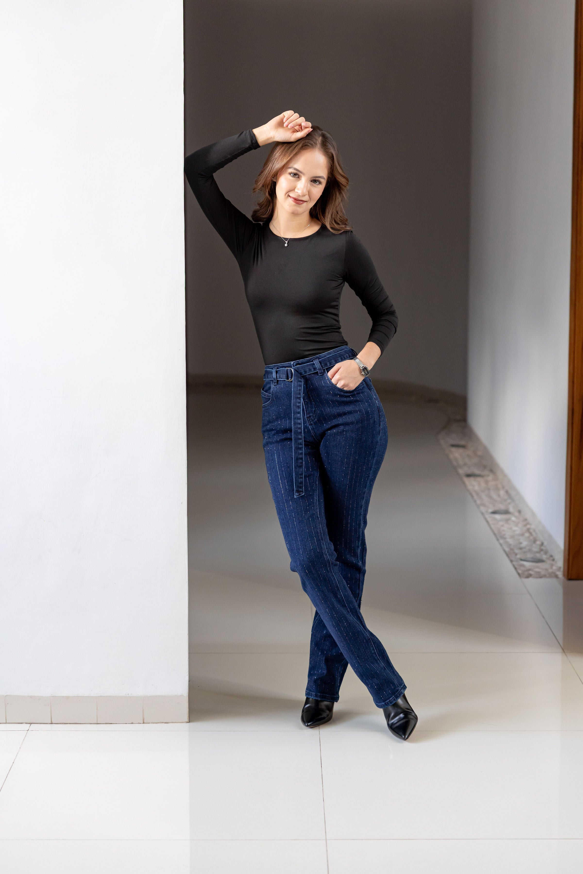 Pantalon recto azul con brillos DXD0544 vista frontal outfit completo