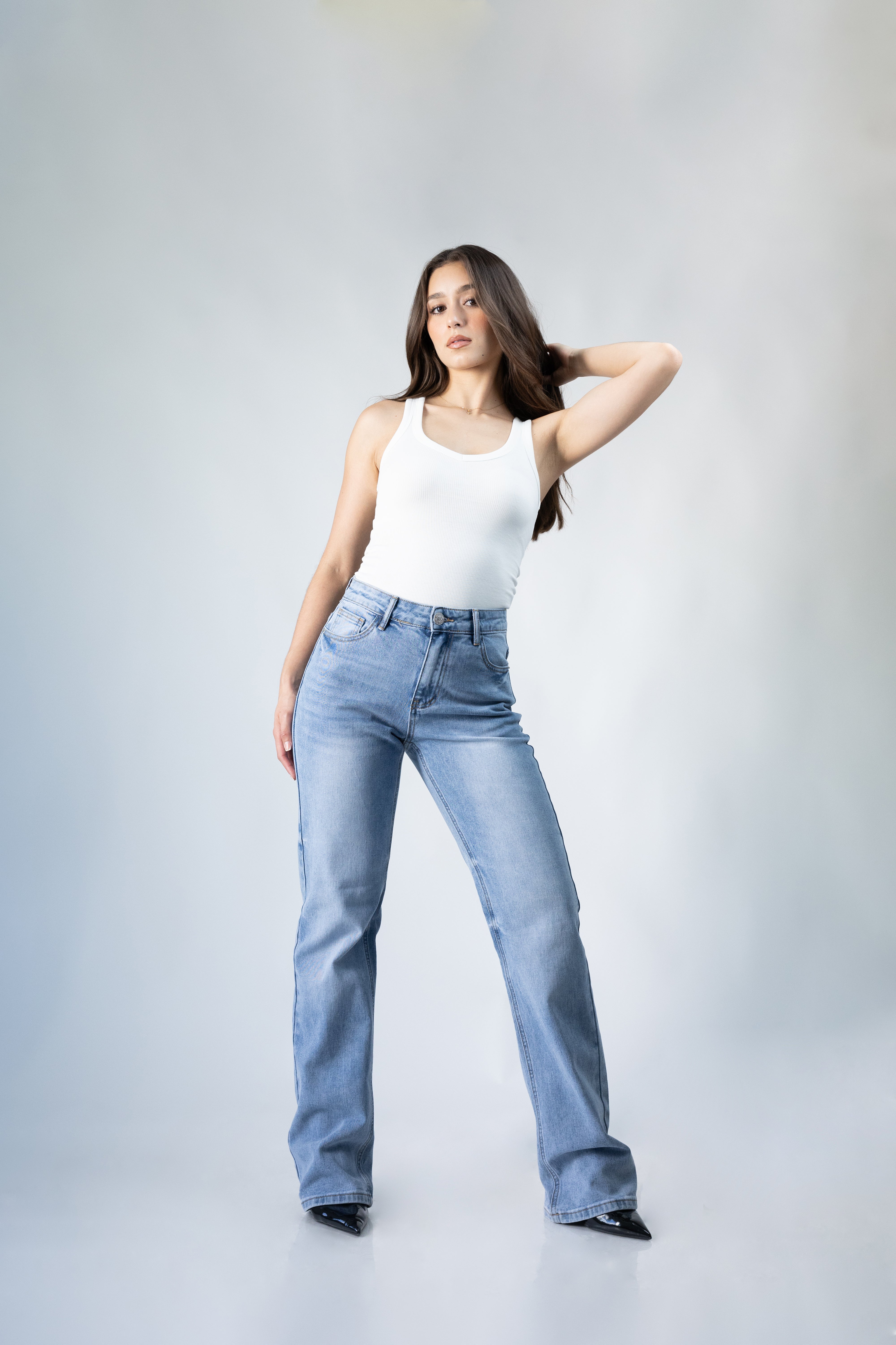 pantalon straight azul look completo frontal mujer