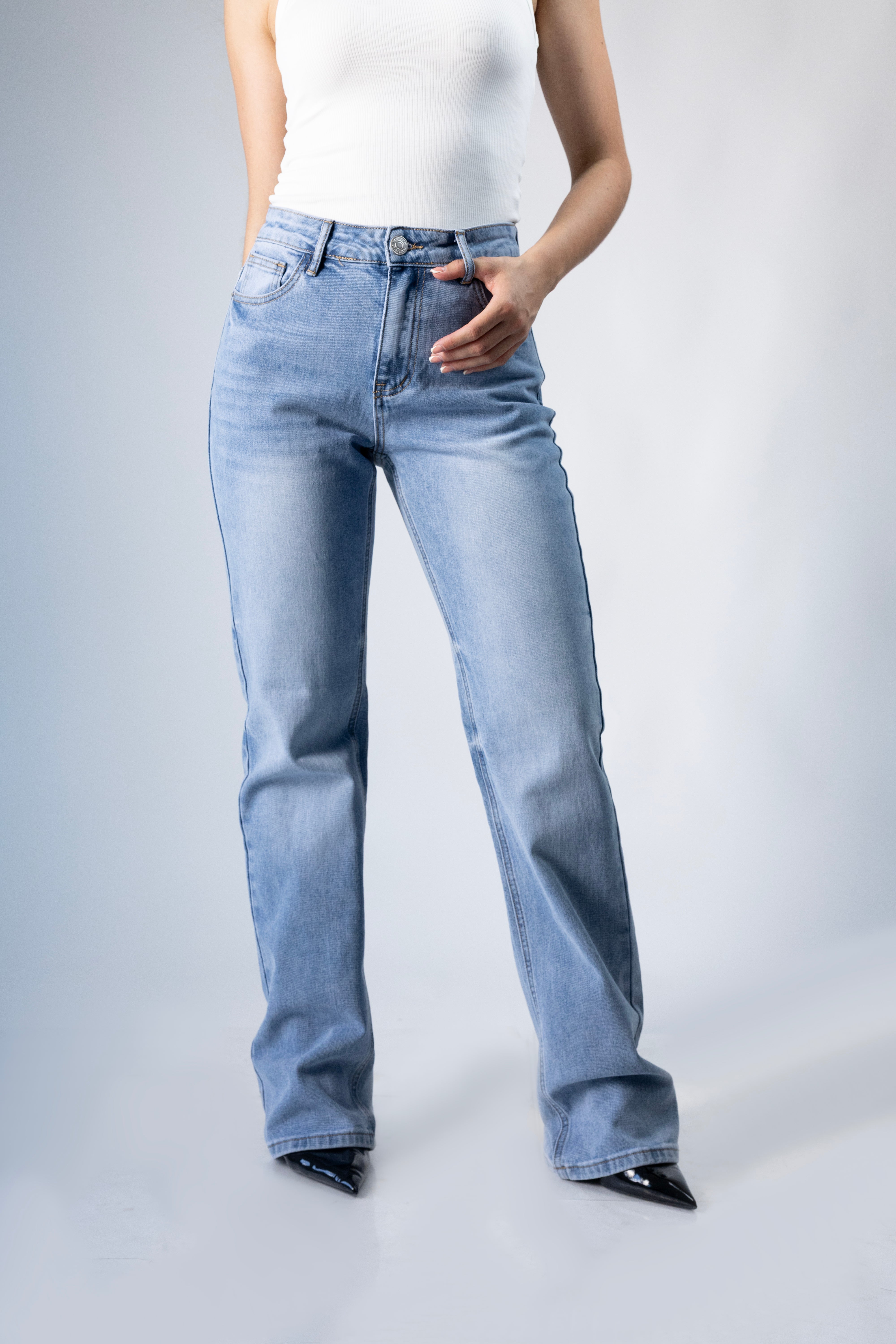 pantalon straight azul mujer denim claro vista frontal