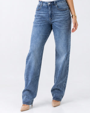 Pantalon straight azul de mezclilla para mujer vista frontal