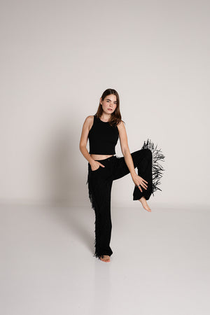 Pantalon straight negro para mujer con diseño vaquero frontal