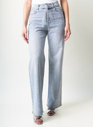 Pantalon wide leg azul claro con brillos y cinturón de mezclilla Doux Denim.