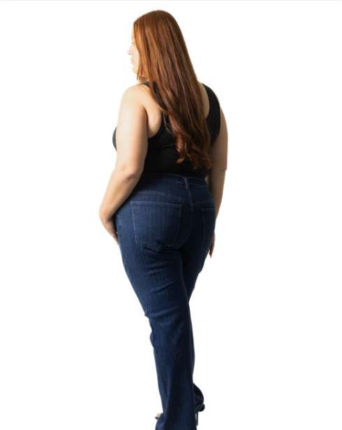 Pantalon wide leg curvy azul para mujer, vista posterior lateral mostrando ajuste y pierna amplia.