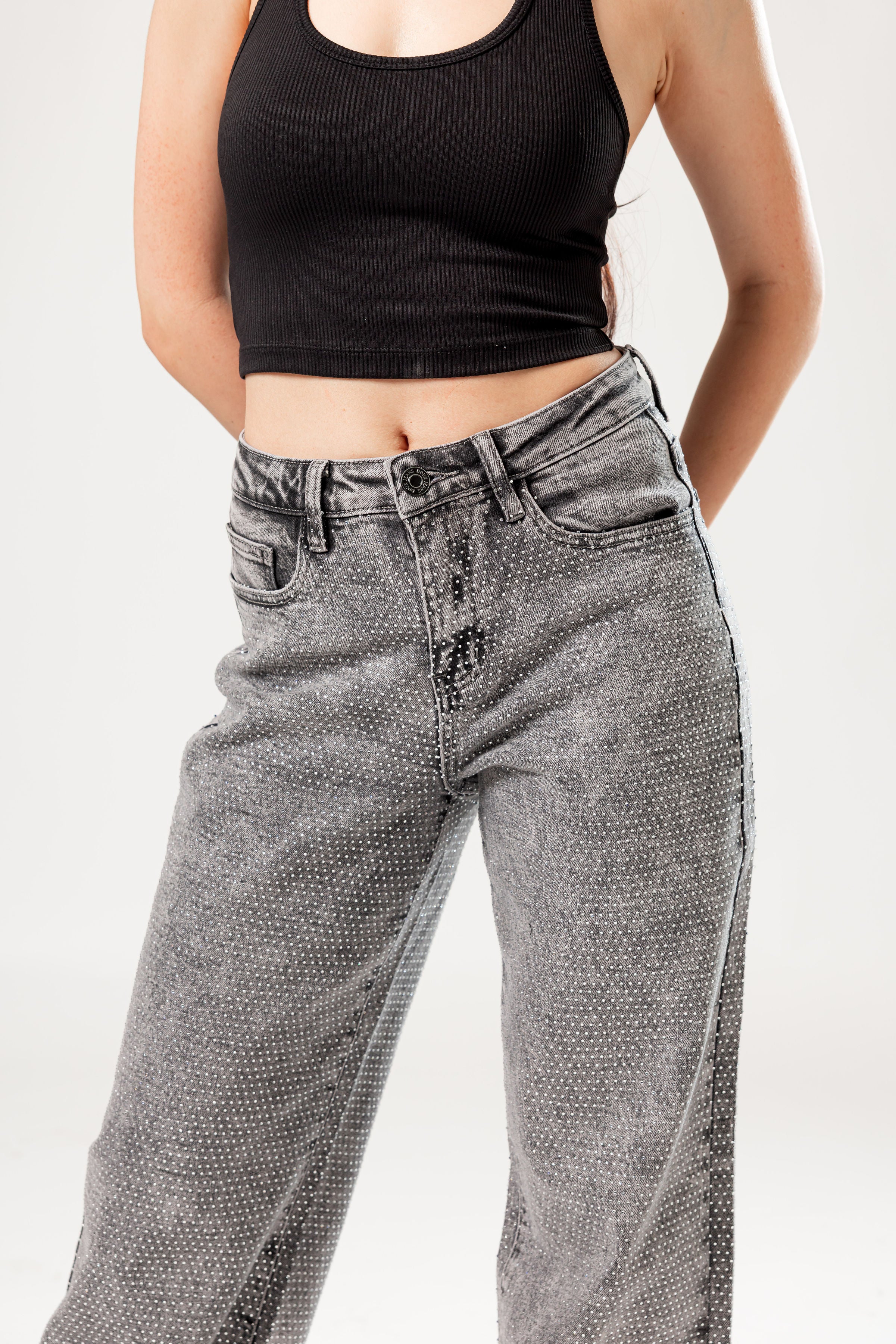 pantalon wide leg gris con brillos detalle frontal cintura y boton