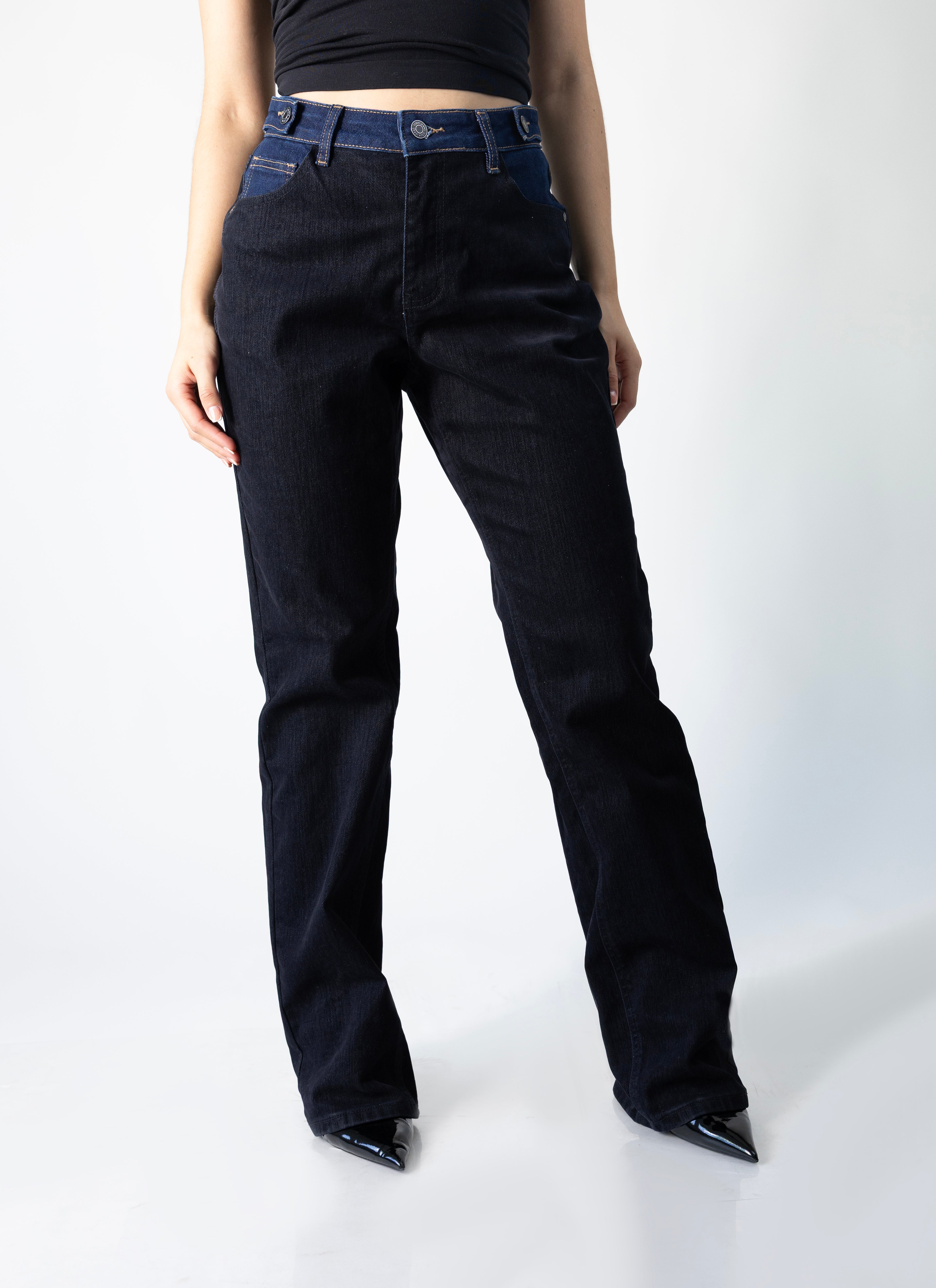 pantalon wide leg azul oscuro con contraste negro vista frontal completa
