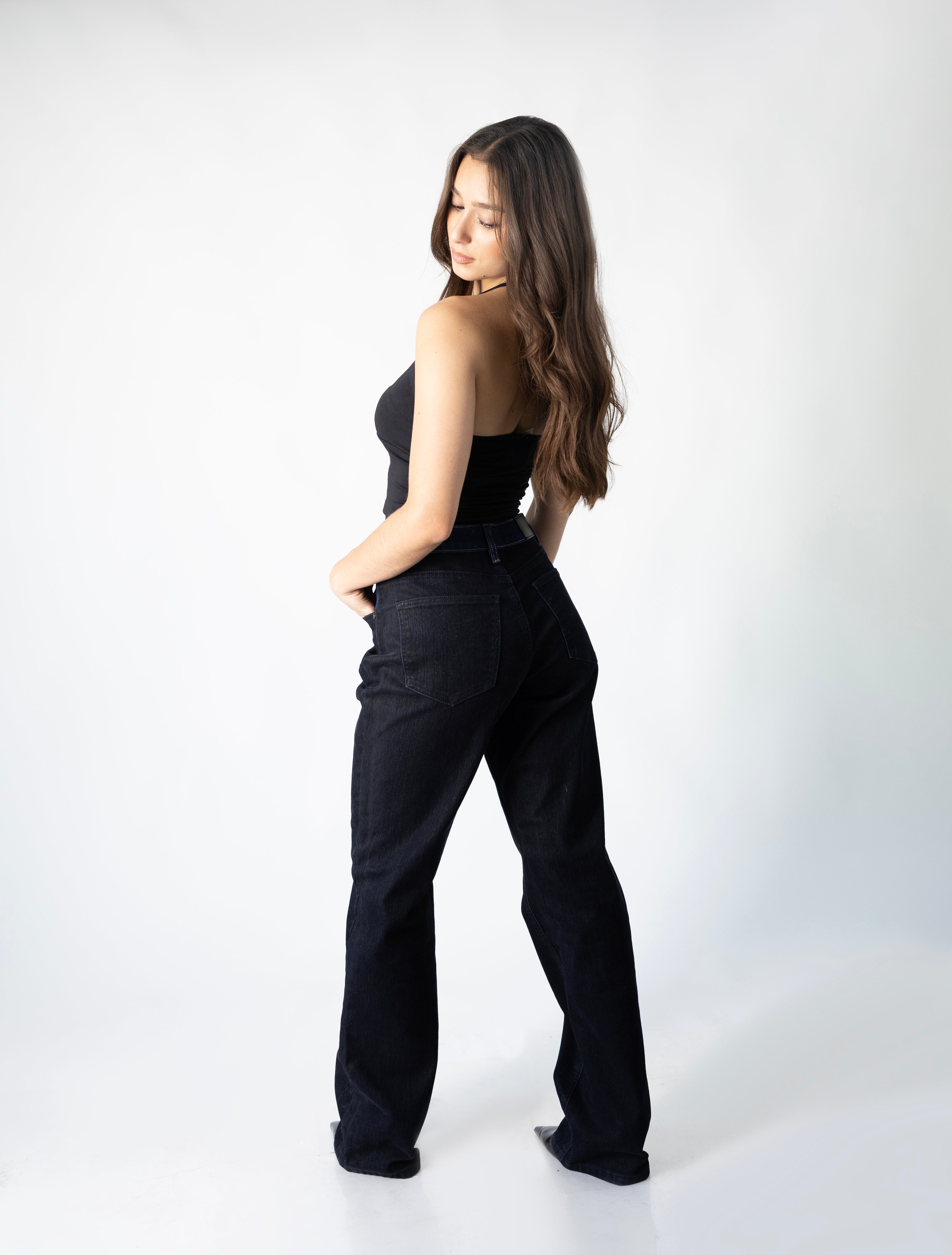 pantalon wide leg vista trasera con bolsillos y ajuste recto