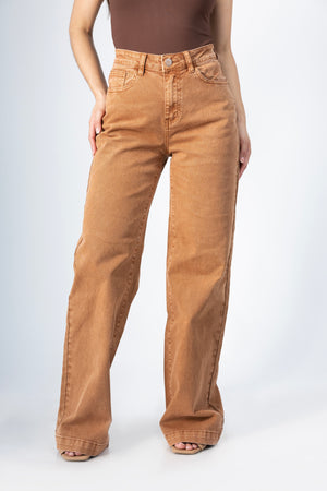 pantalon wide leg camel mujer vista frontal con bolsillos