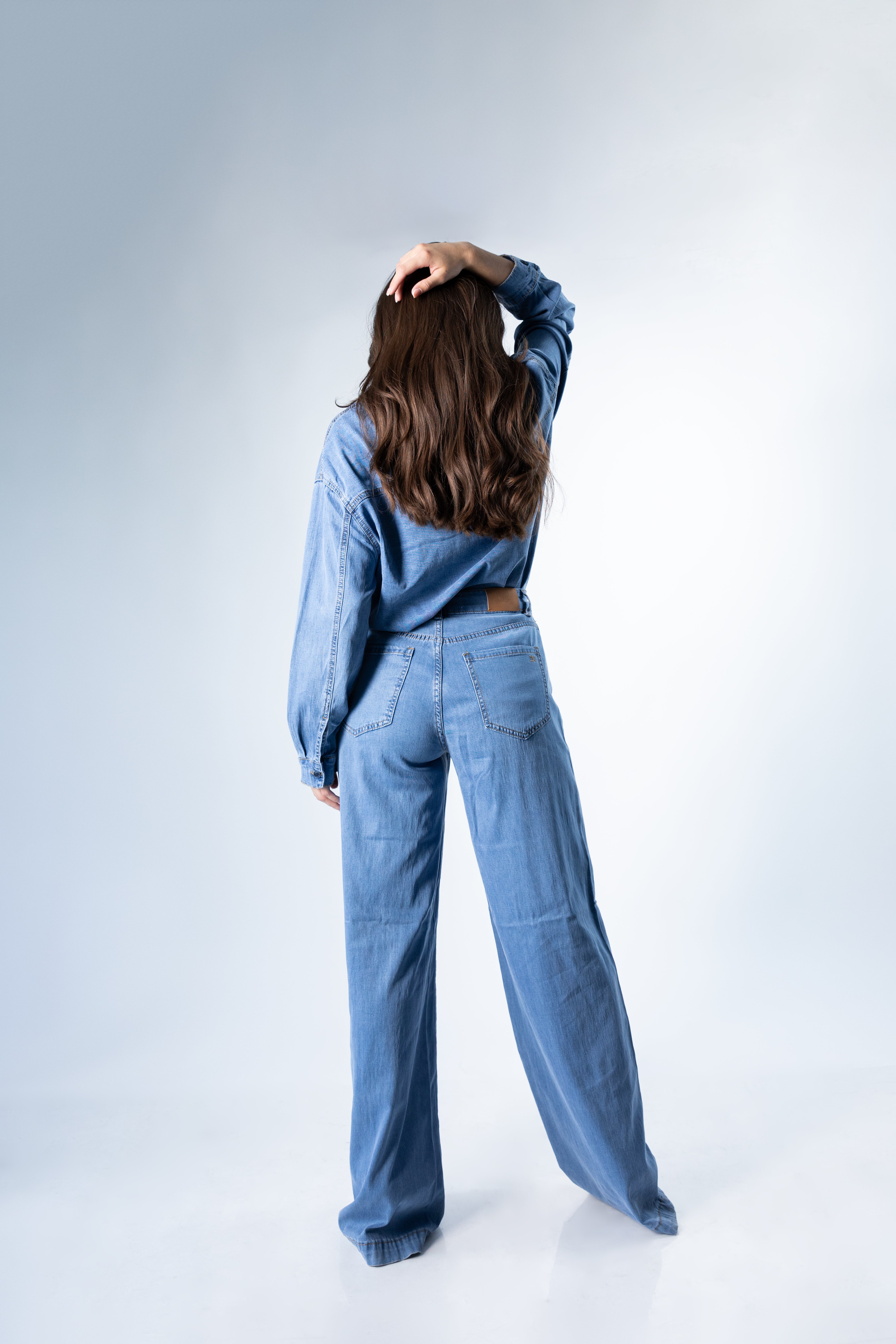 pantalon wide leg azul medium vista trasera con tiro alto