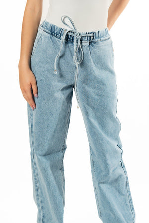 Pantalon wide leg azul claro detalle de cintura elástica con jareta