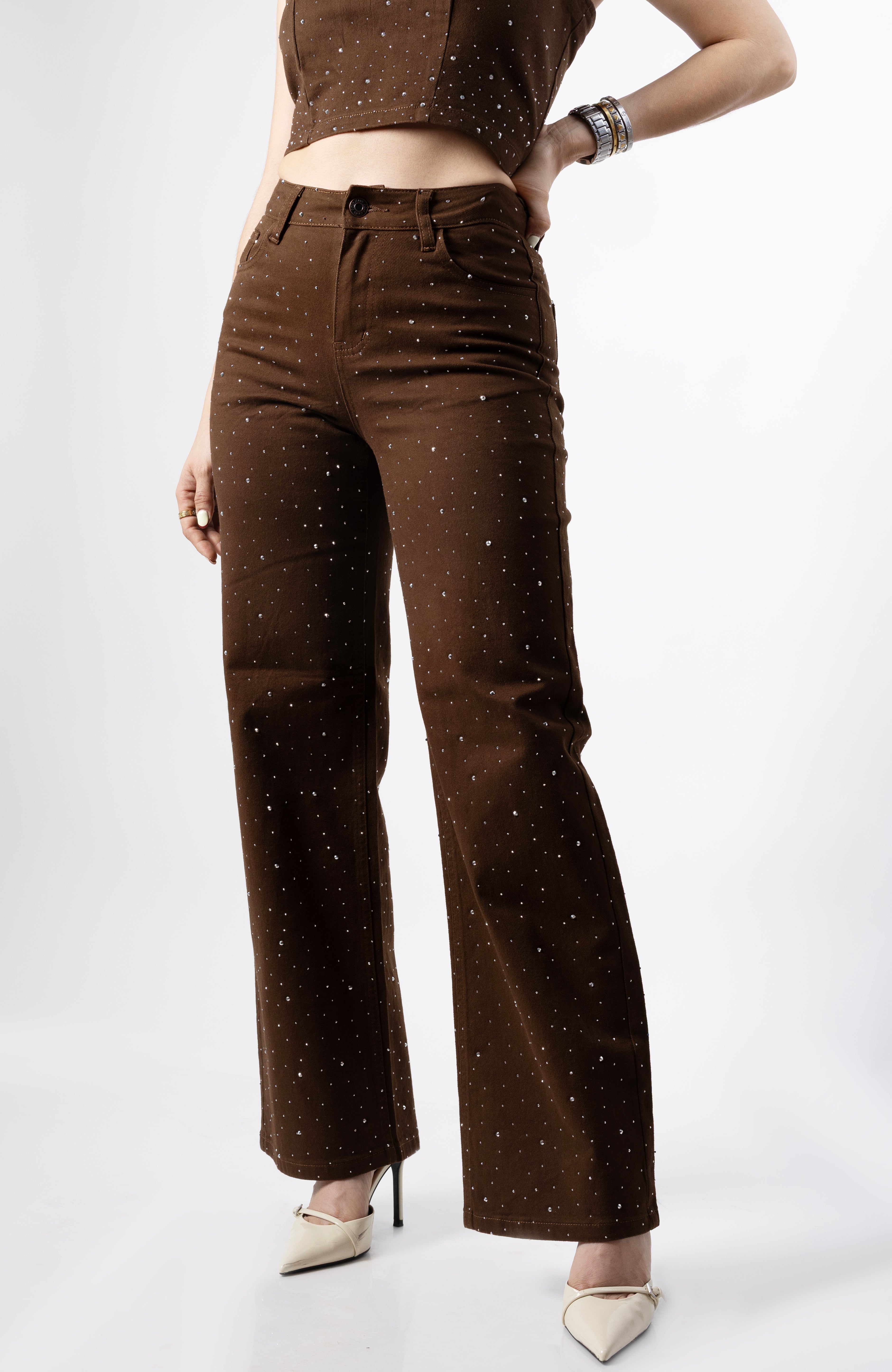 pantalon wide leg cafe con brillos vista frontal completa