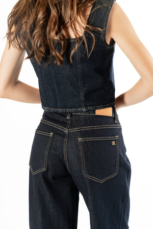 Pantalon wide leg azul oscuro detalle trasero con bolsillos y costuras