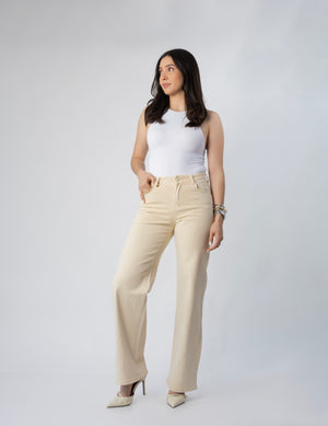 pantalon wide leg amarillo pastel con brillos look completo con modelo