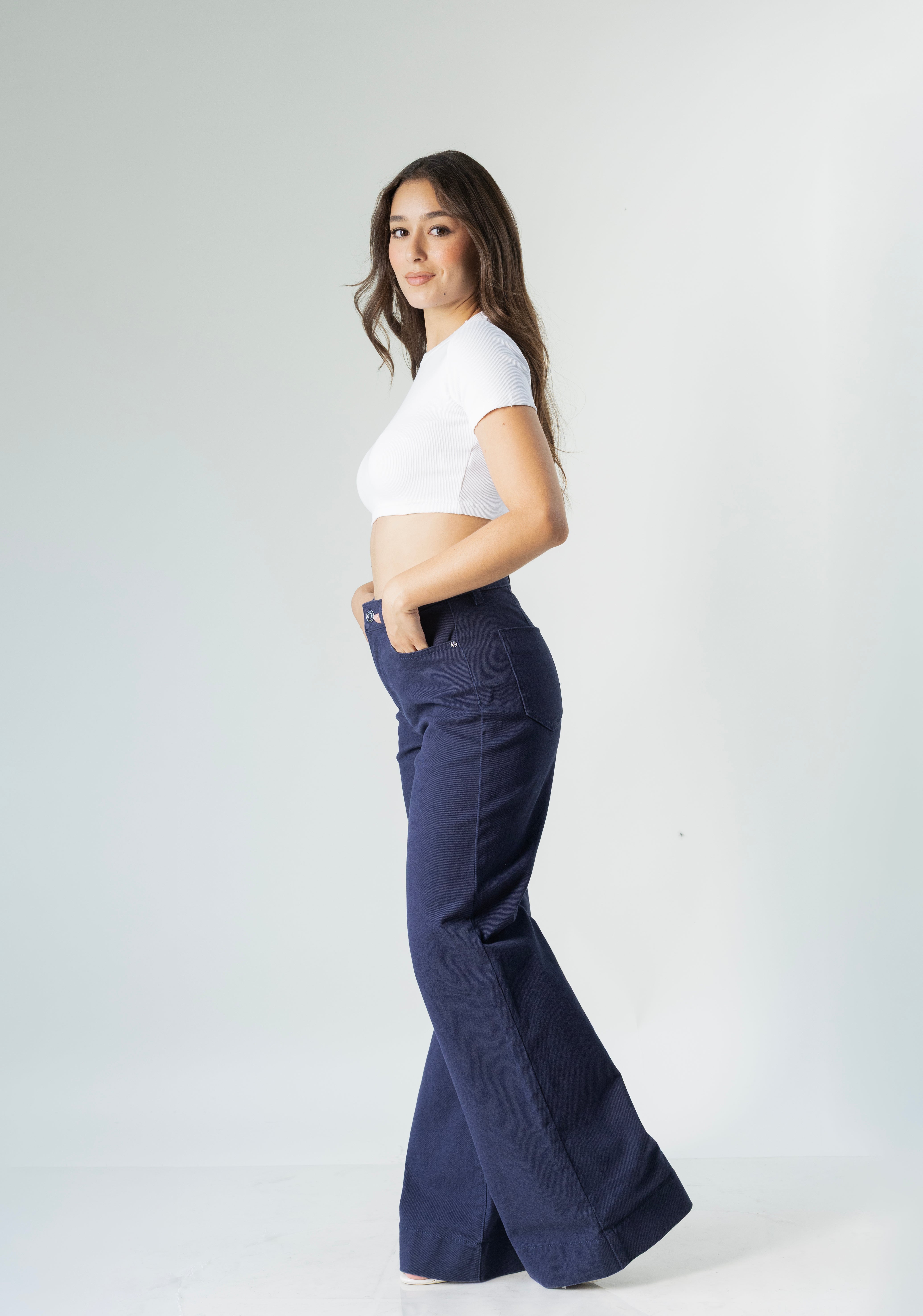 Pantalon wide leg navy para mujer vista lateral