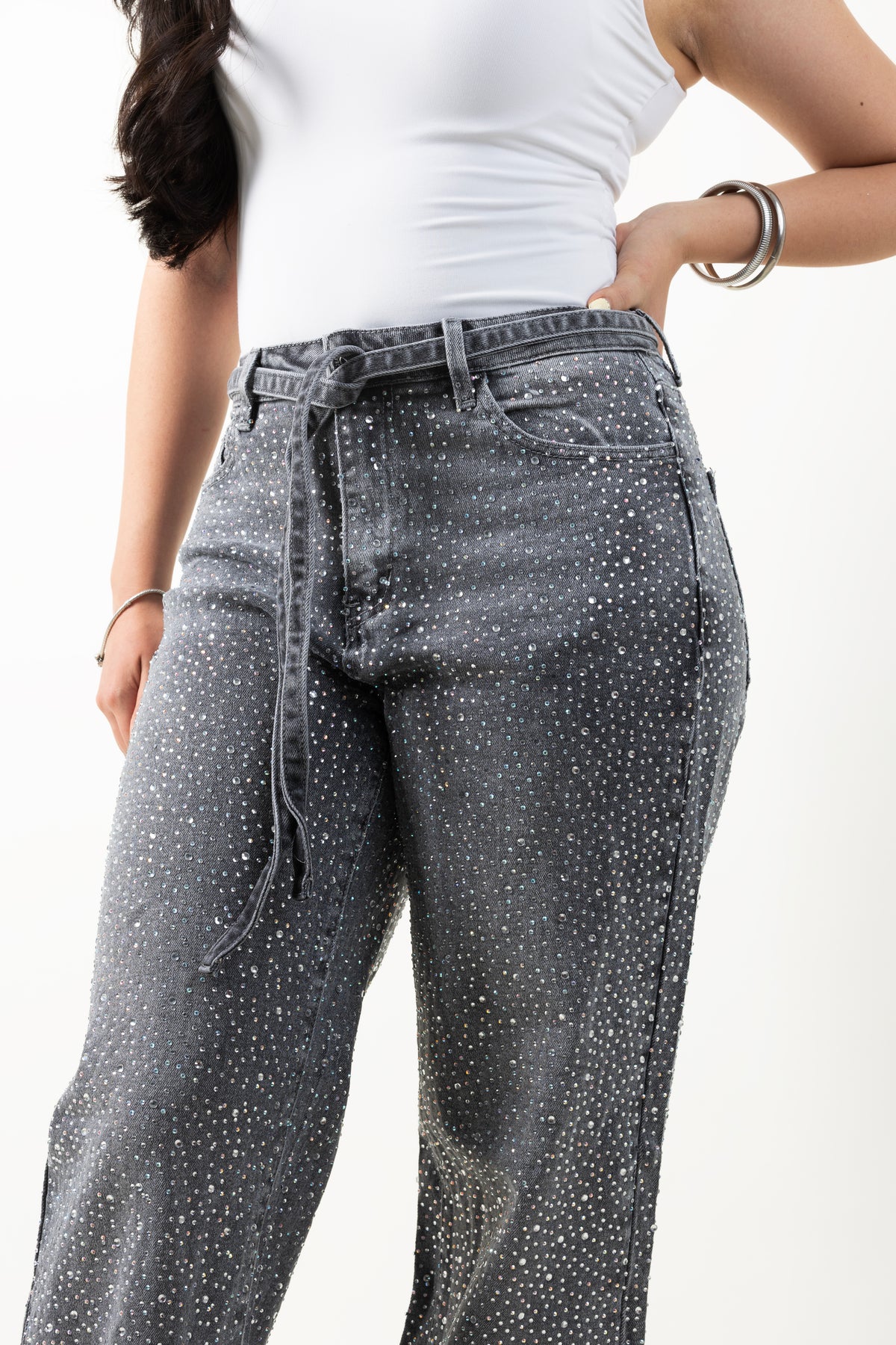 Pantalon wide leg gris con brillos y cinturón de tela DXD0624
