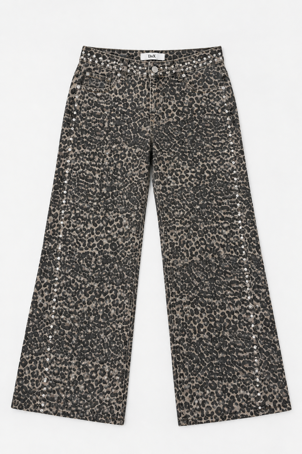 Pantalon wide leg animal print de leopardo con estoperoles plateados en cintura y costados.